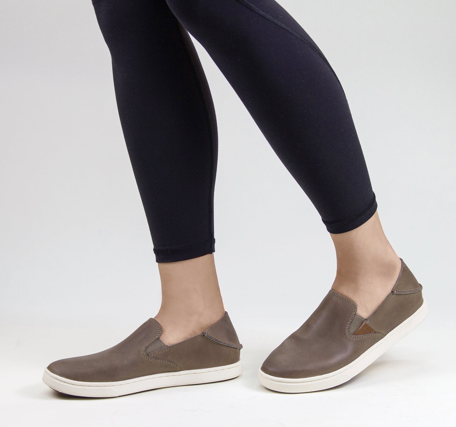 olukai pehuea leather slip on