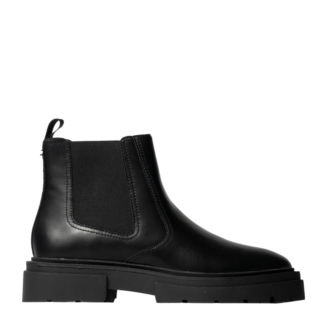 ASTUTE サイドゴアショートブーツ BLACK LEAT – Steve Madden Japan