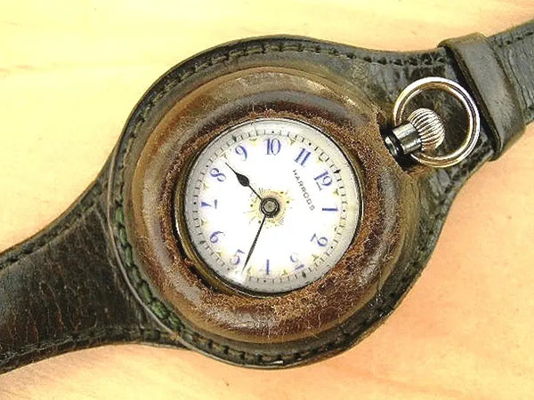 deri kayışlı ilk kol saati