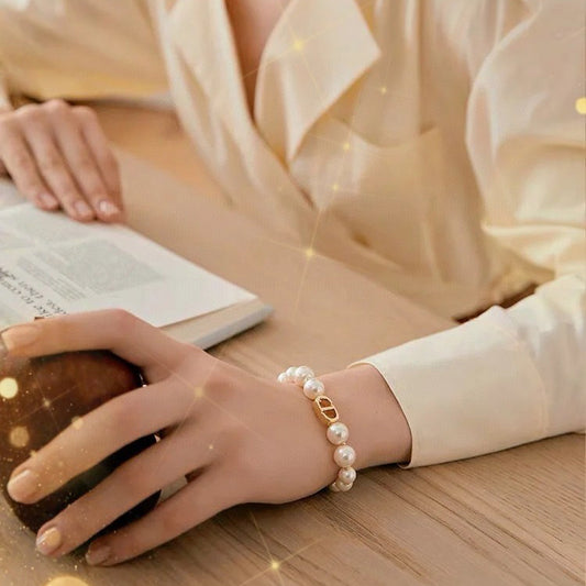 Louis Vuitton Fasten Your LV Bracelet - Gold-Tone Metal Wrap, Bracelets -  LOU278547