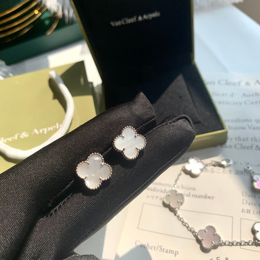 Van Cleef & Arpels Style Counter Four-Leaf Clover Necklace – El blin-blín