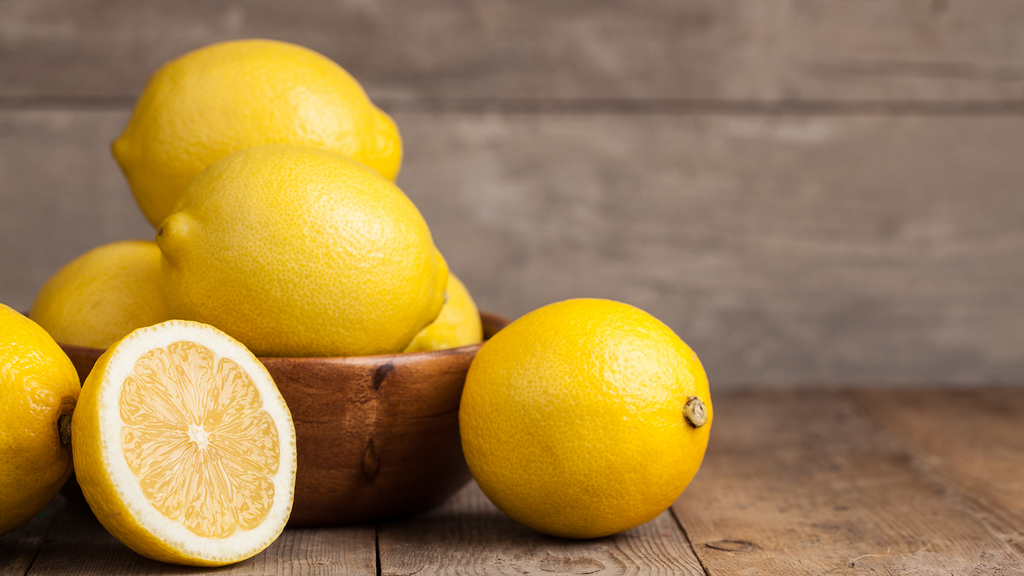 lemon-fruit-in-whole-and-in-halves