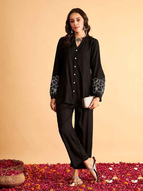 Women Black Velvet Embroidered Straight Pants