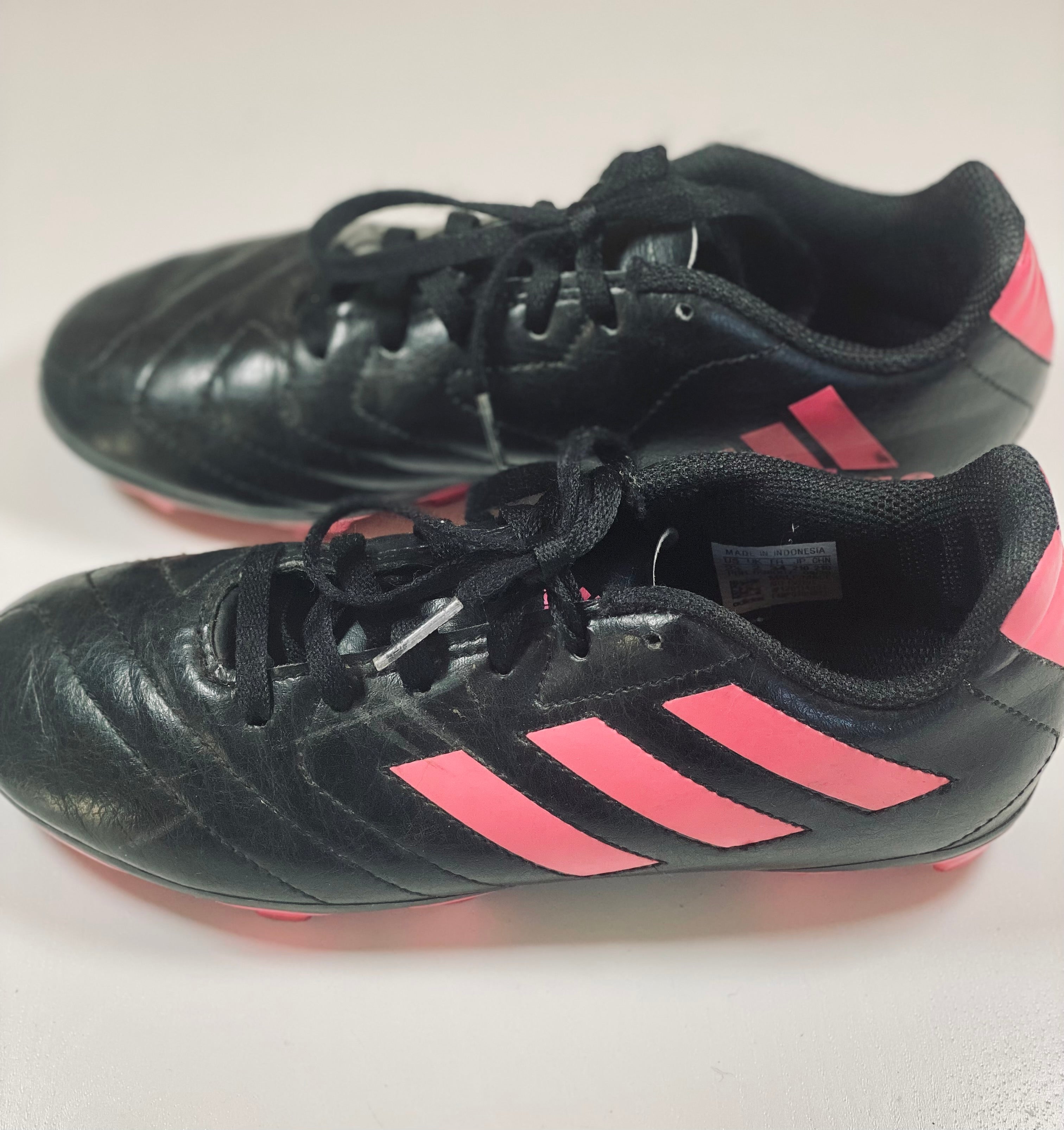 ADIDAS Soccer girls shoes / US2.5- EU34 - Second Edition NY - Girls Athletic Shoes Size 1