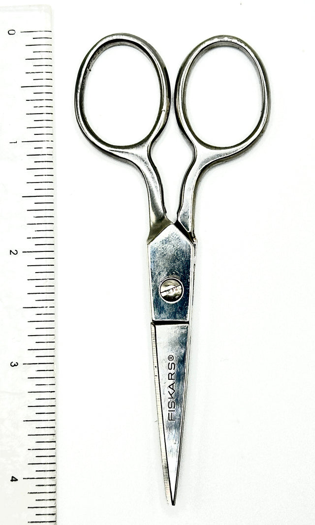 Small Embroidery Scissors –