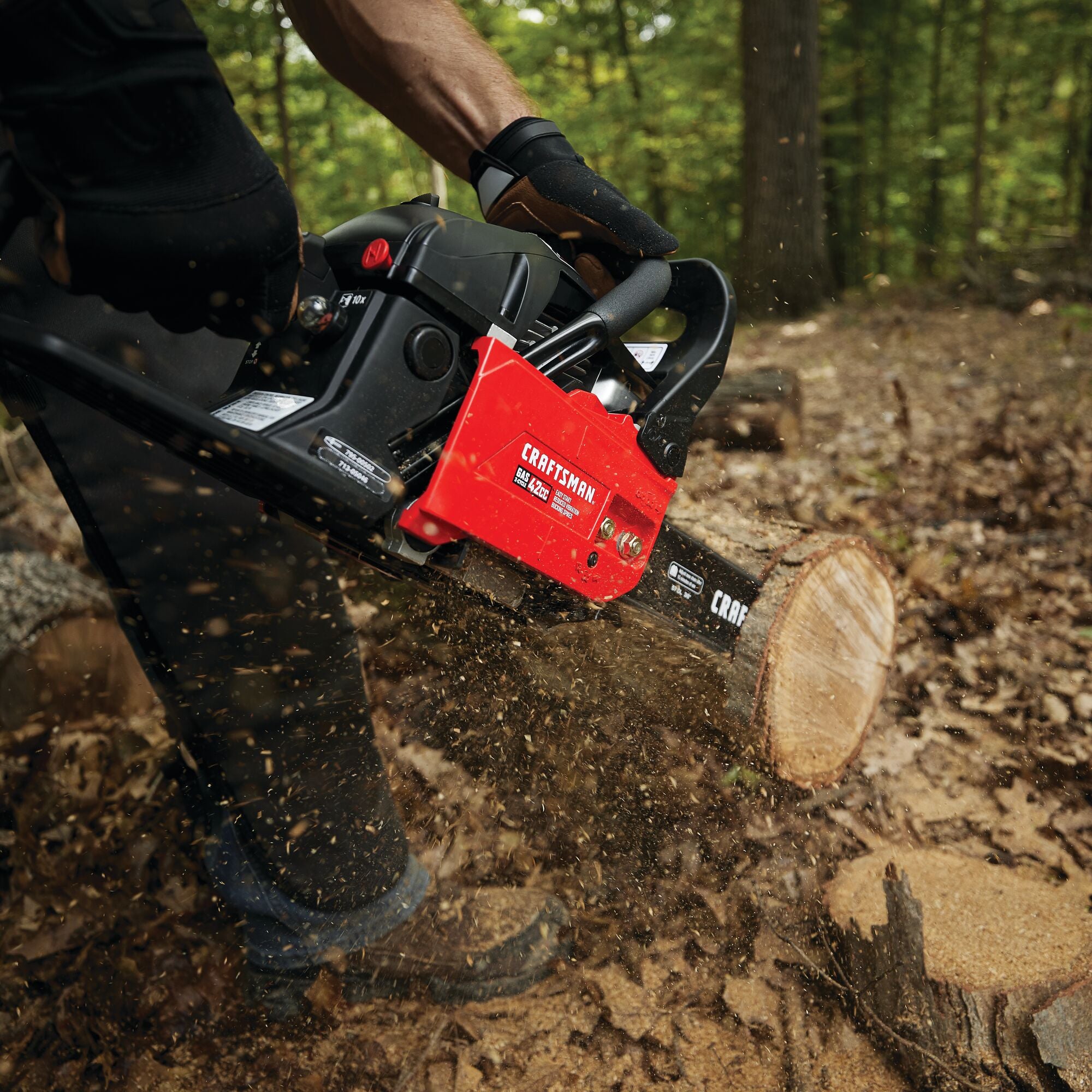 18 inch Gas chainsaw cutting log.