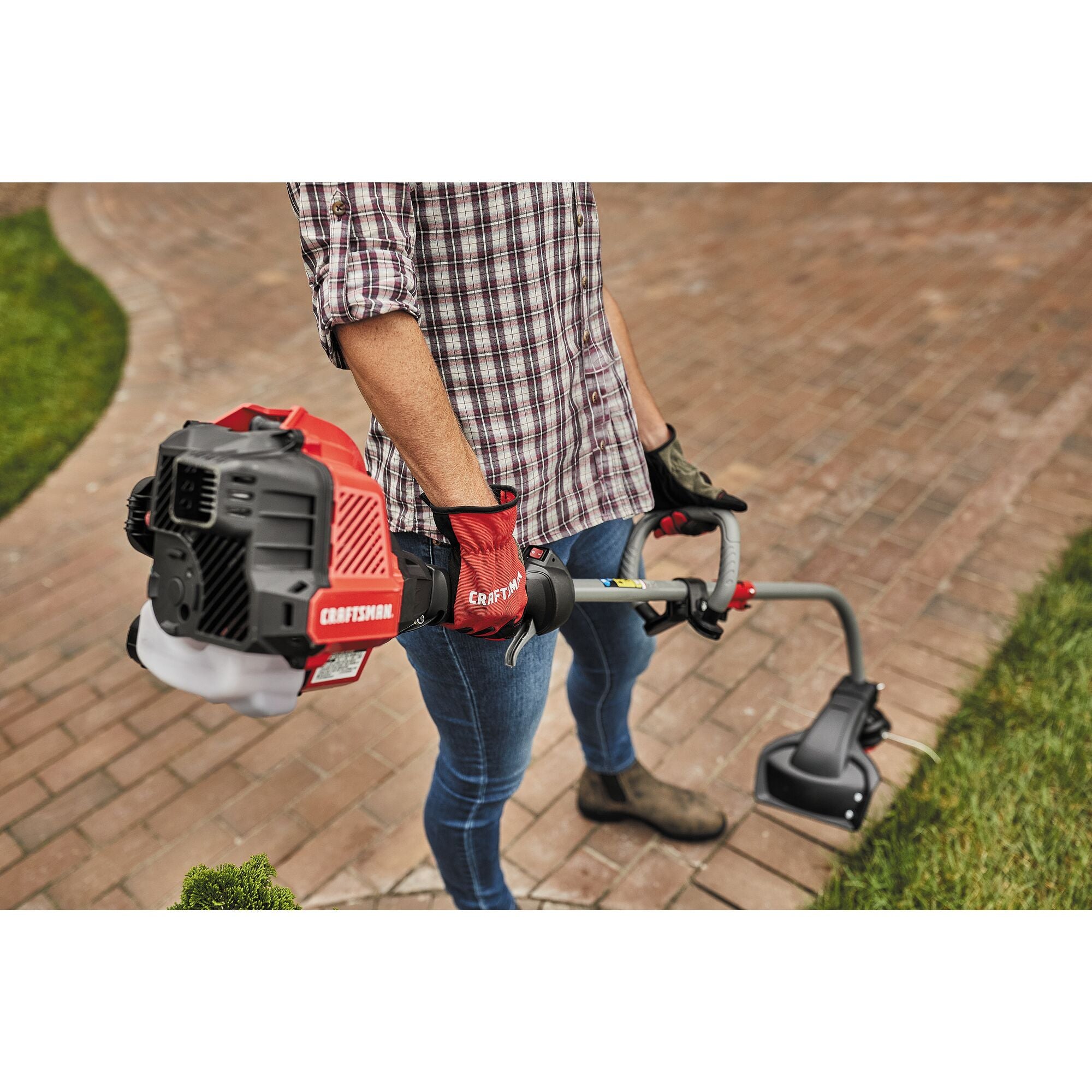 W C 2200 weedwacker 25 C C 2 cycle 17 inch attachment capable curved shaft gas trimmer trimming grass.