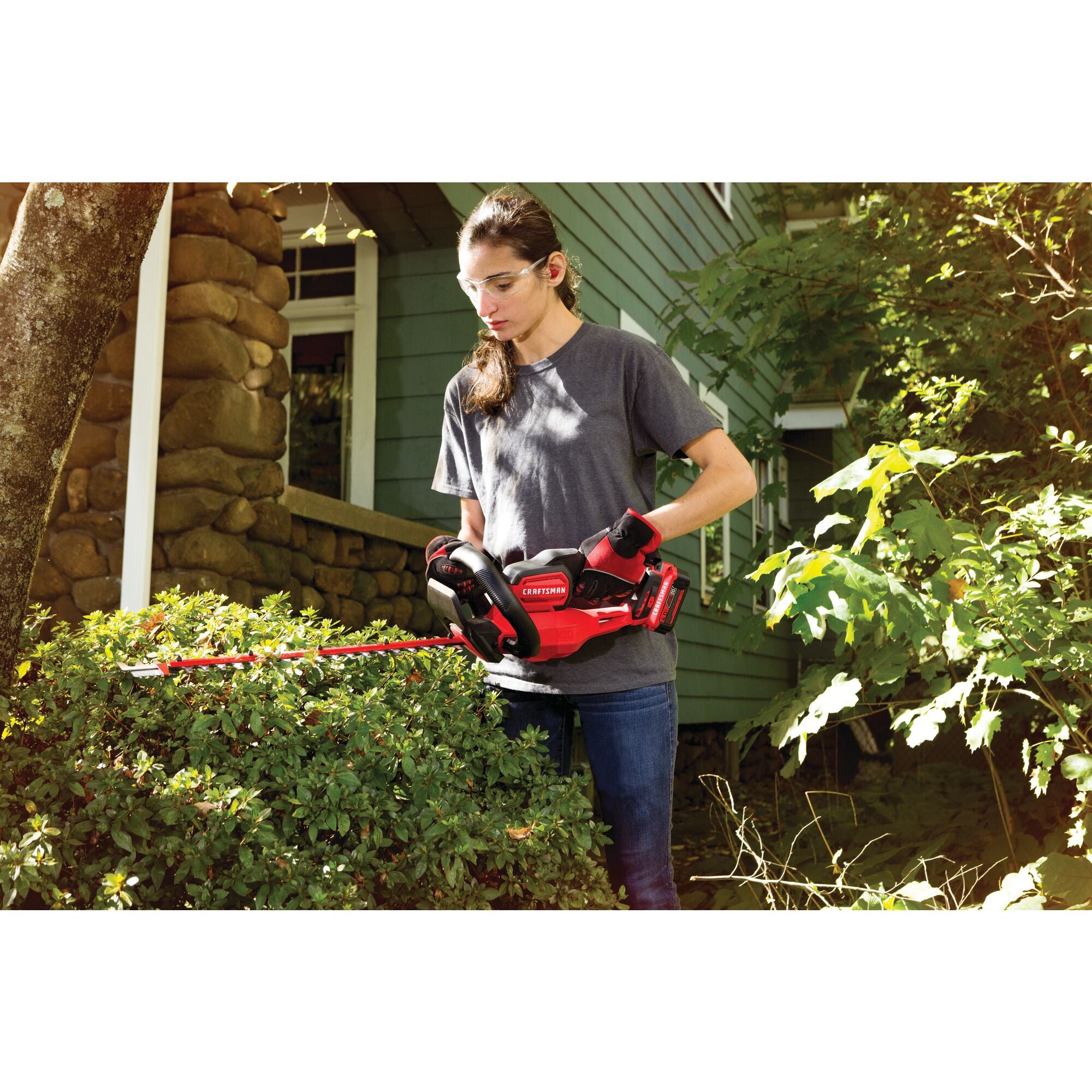 V20 Cordless 22 in Hedge Trimmer Kit With 2.0 Ah Battery and Charger CRAFTSMAN