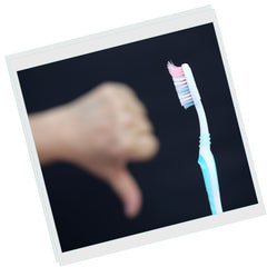 L’objet le plus polluant de notre quotidien. Passez de la brosse à dents en plastique à la brosse à dents en bambou Helly White