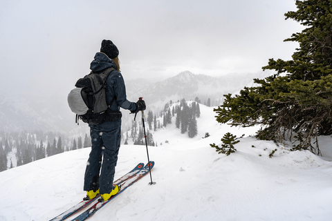 SKIER CROSS COUNTRY FEMALE IMAGE