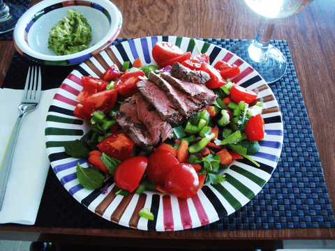 Steak salad served with jalapeno guacamole