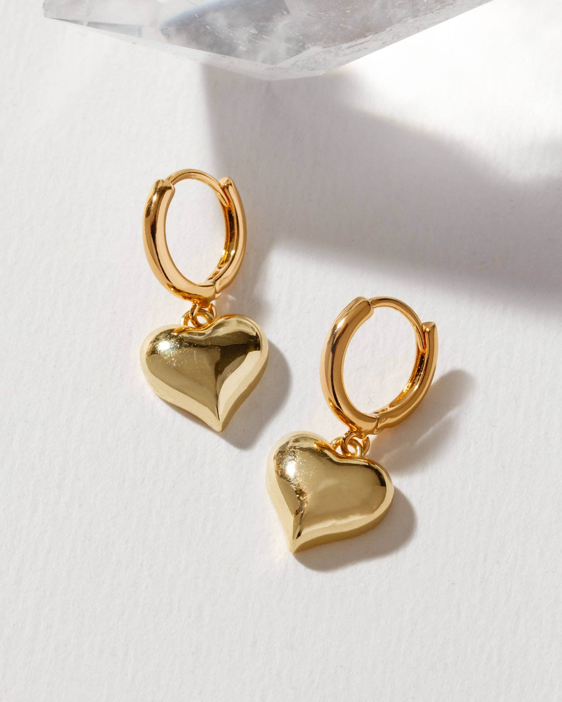 Luna Norte - Heart's Accelerated Huggie Hoop Earring Gold - Peach Druz