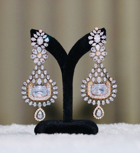 Tear-Drop Diamond Chandelier Earrings 14K Gold 1.15 carat total-G,SI  (G-H/SI1-SI2) – Glitz Design