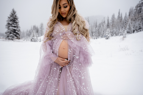 maternity photos in the snow