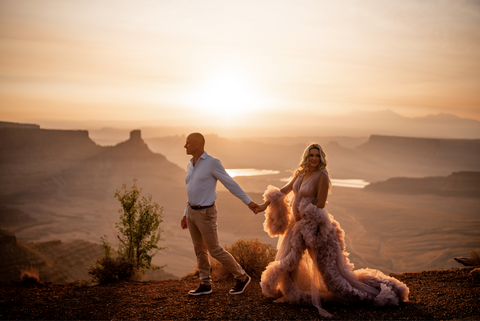 maternity photos in desert