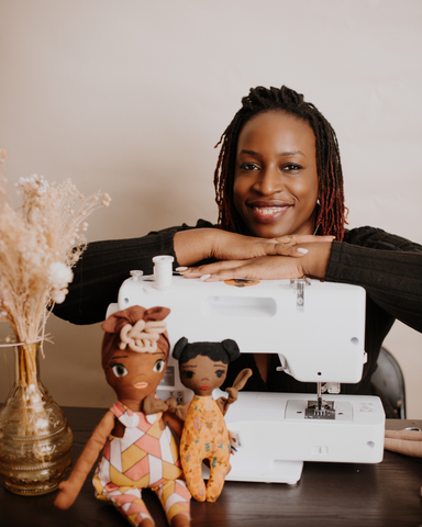 Carelle Kouyaté Fondatrice de DenBaya, Marque de poupées et doudous personnalisés