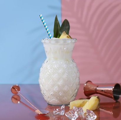 verre pina colada cocktail