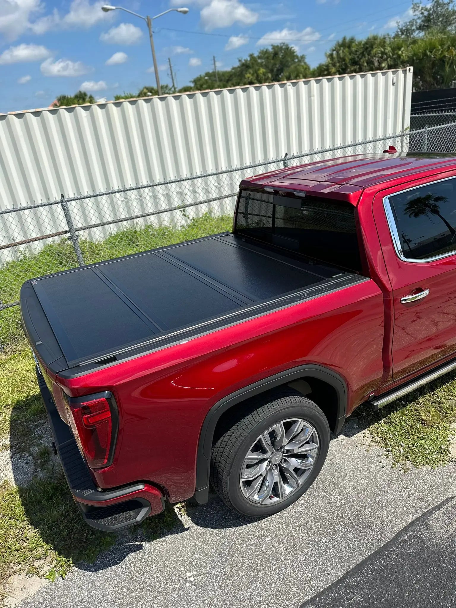 GMC Sierra TonnoFlip Bed Cover 