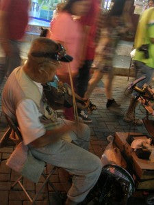 thai street performer