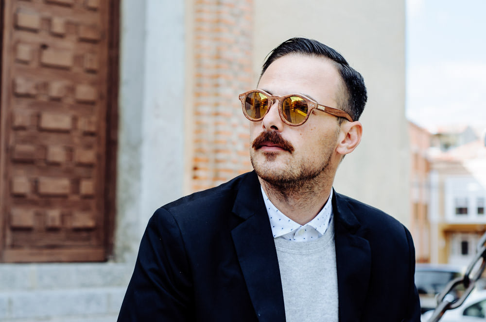 Jefffrey Herrero Feler movember gafas de madera