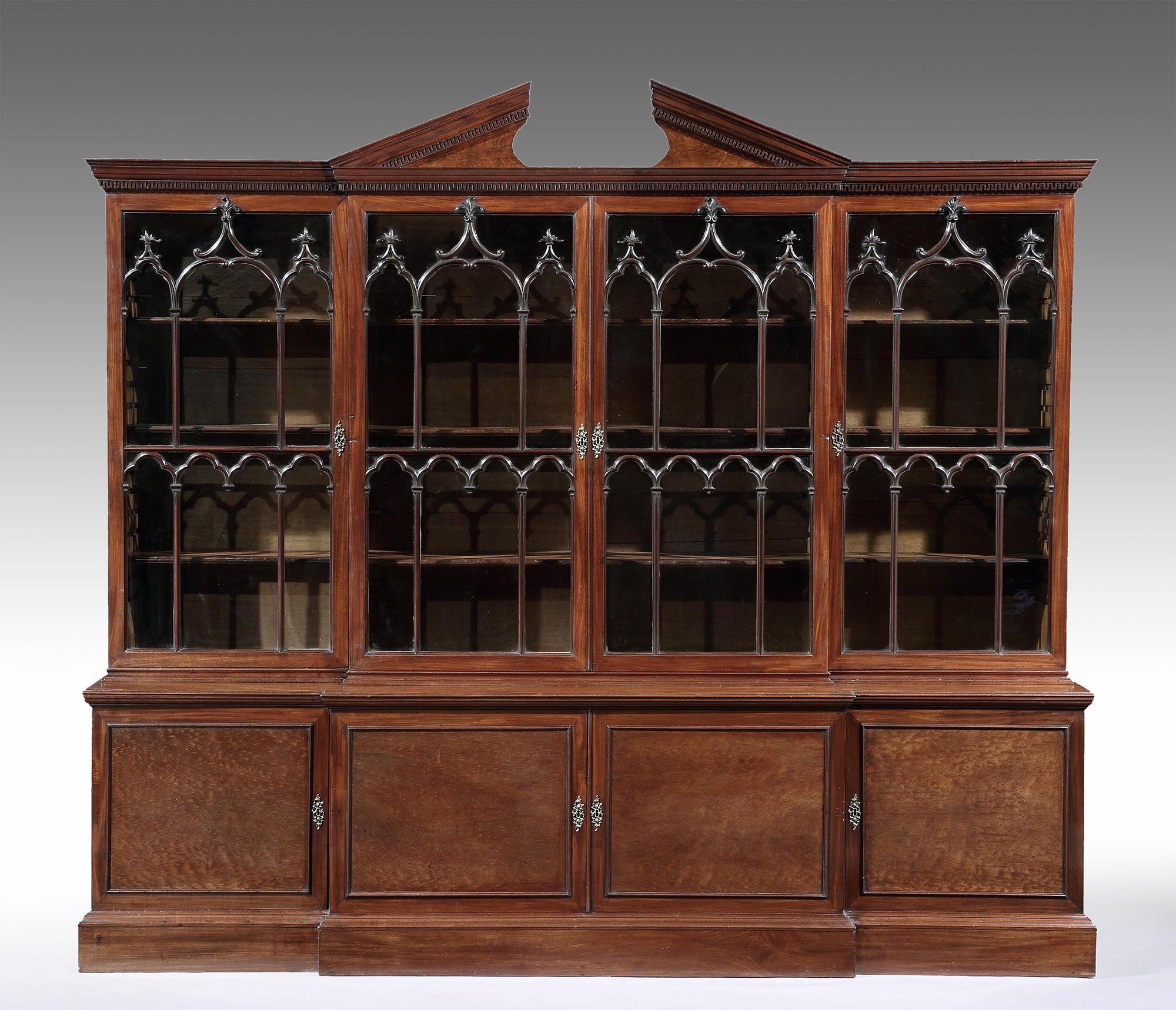 A Georgian Chippendale Breakfront Bookcase - BCB201 – Johnston