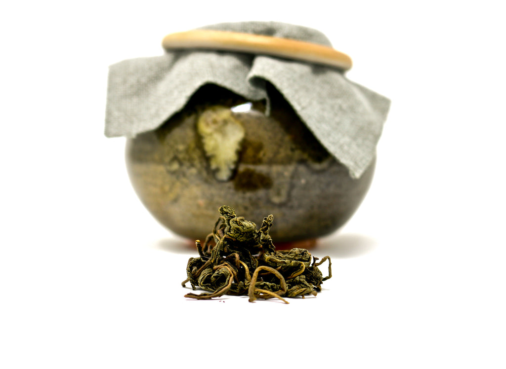 Dojosan Amachii leaves in front of teapot