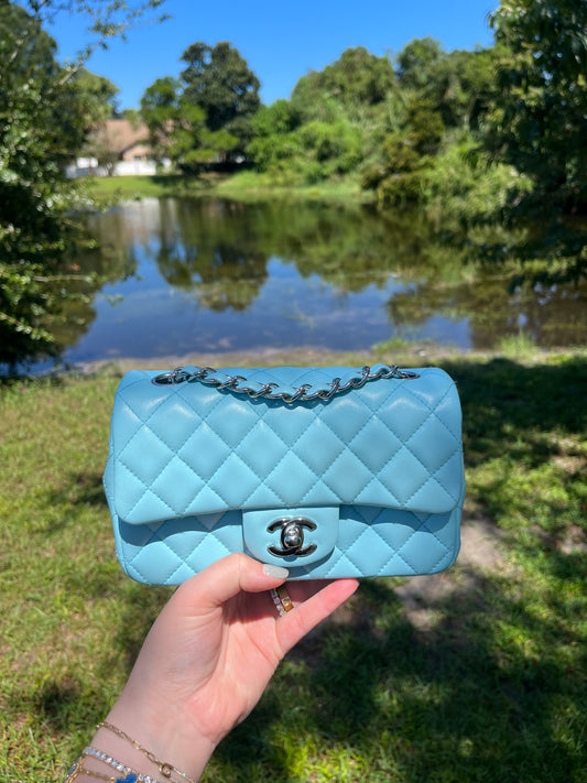 CHANEL FLAP BAG WITH HANDLE in GREEN IRIDESCENT