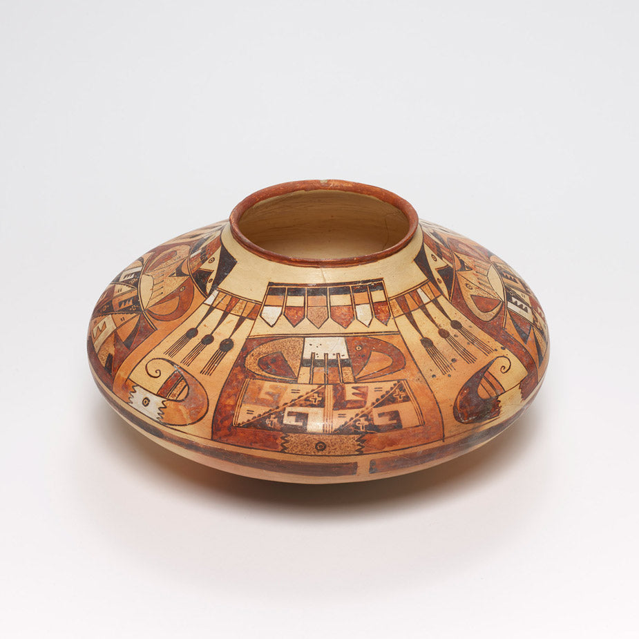 Ancestral Hopi artist, Sikyatki, Jar, ca. 1450–1500. Earthenware and pigment, 20.5 x 40.5 x 40.5 cm. Gift of the Thomas W. Weisel Family to FAMSF, 2013.76.140. Photograph by Randy Dodson, copyright FAMSF