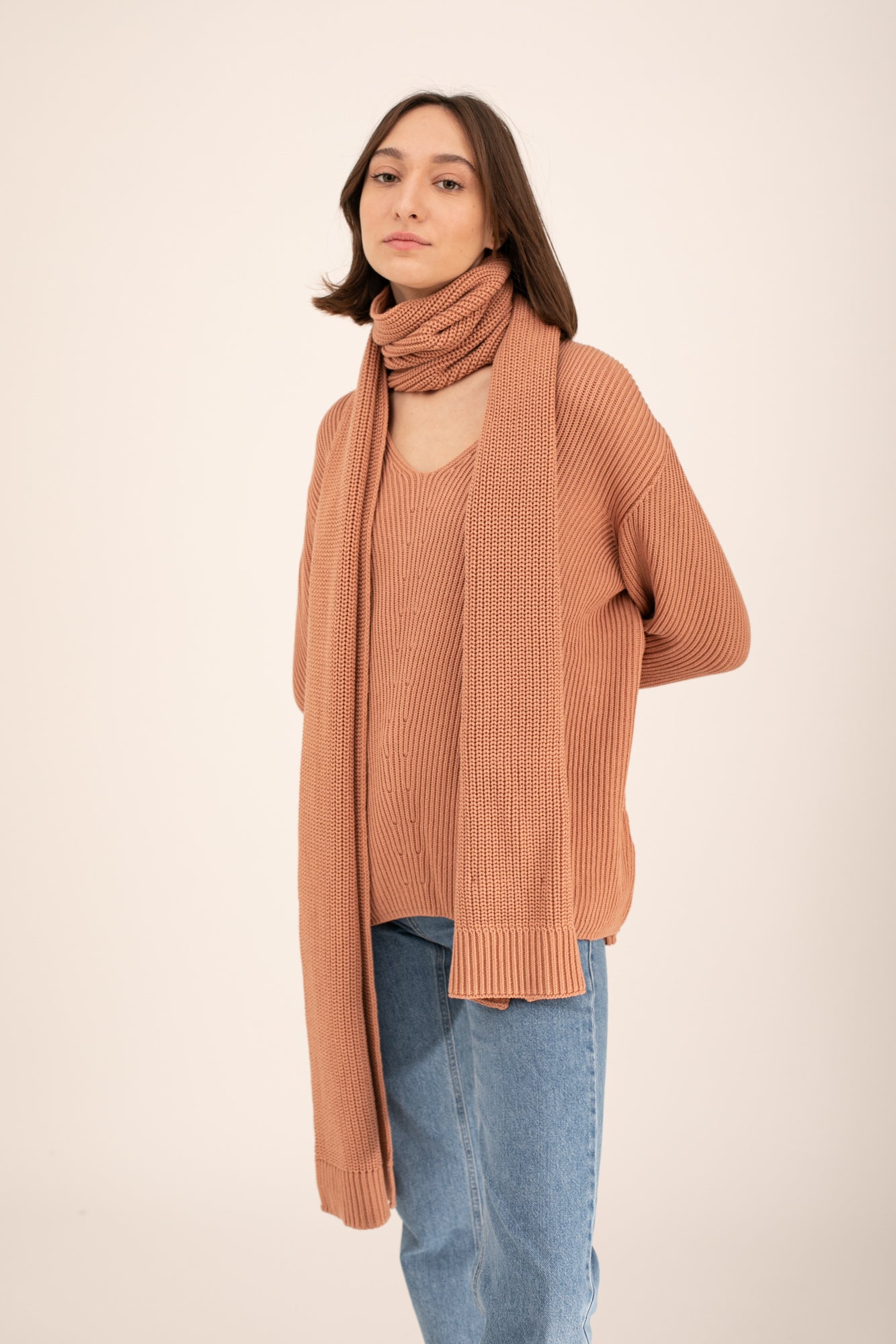 Nude knitted scarf