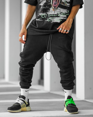 Streetwear joggers styling