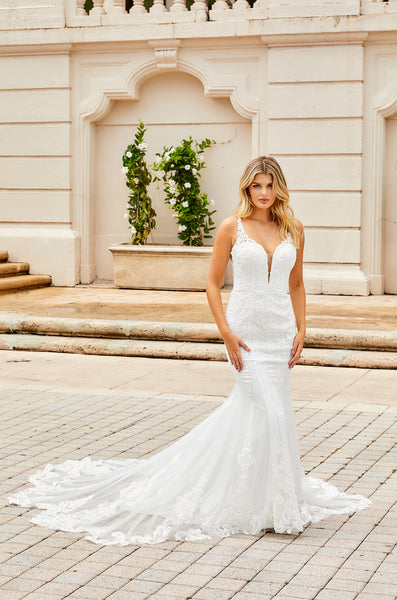 10 Beach Wedding Gowns to Make Your Special Day Unforgettable