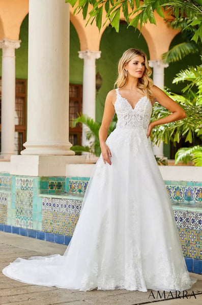 Fall Wedding Dresses: 18 Bridal Ideas + FAQs
