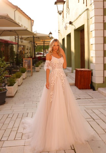 Fit and Flare Wedding Dresses - Largest Selection - Kleinfeld | Kleinfeld  Bridal