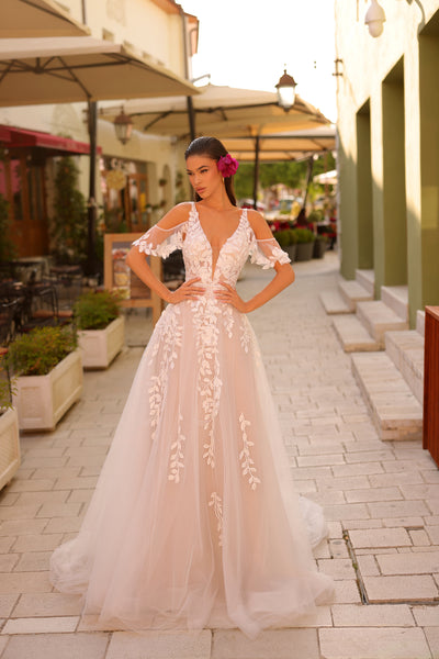 10 Chic & Casual Wedding Dresses