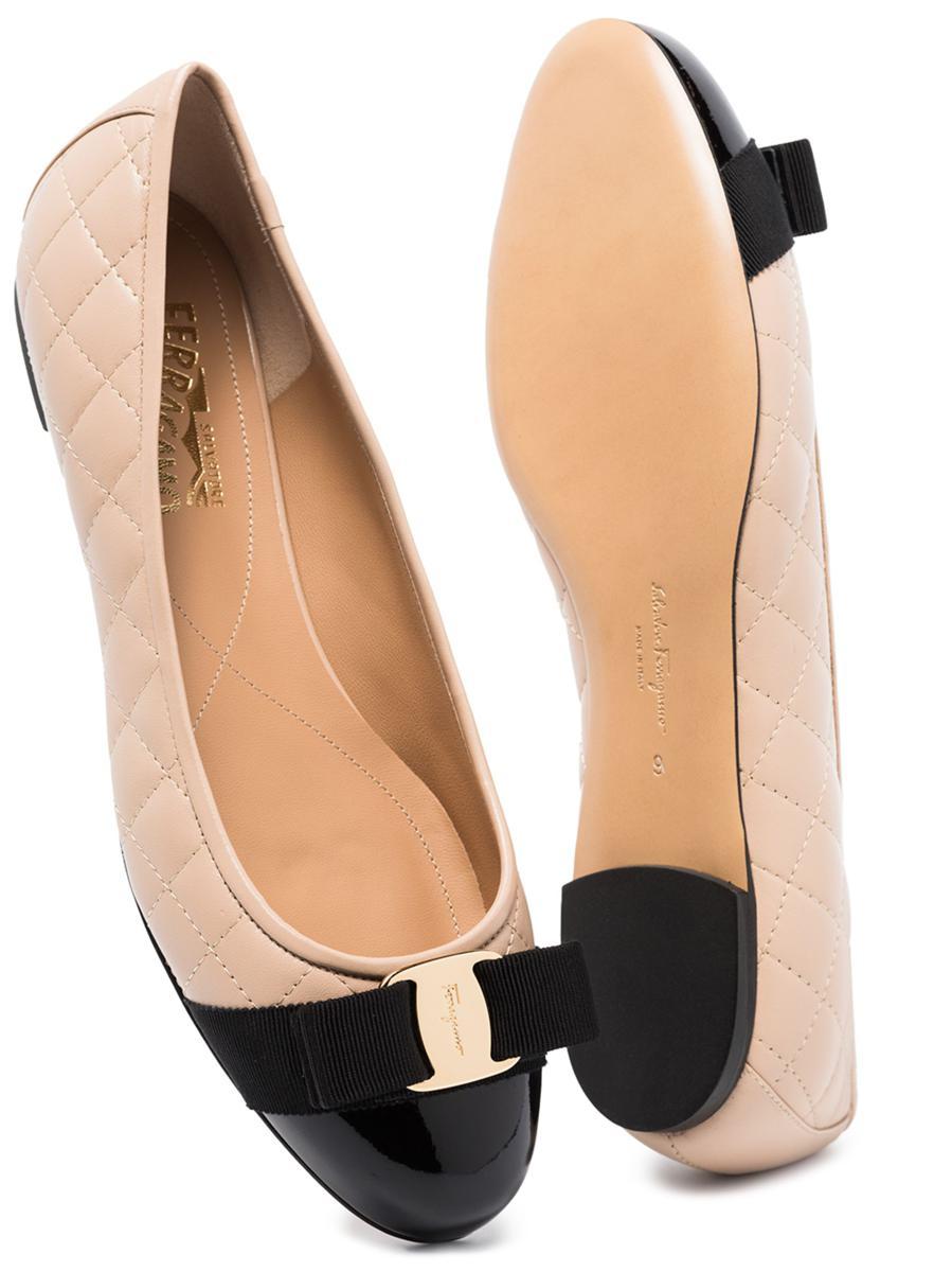 Ferragamo Varina Bow-embellished Quilted Smooth And Patent-leather Ballet Flats In Nero/new Bisque