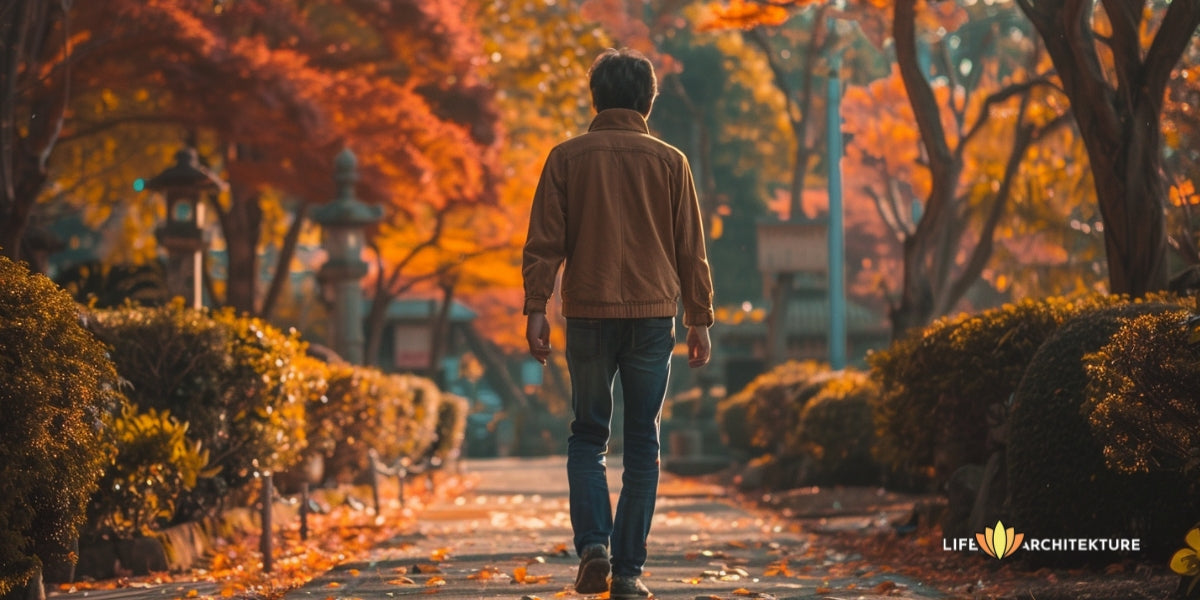 Homme se promenant dans le jardin, se nourrissant de lui-même pour trouver la paix intérieure.