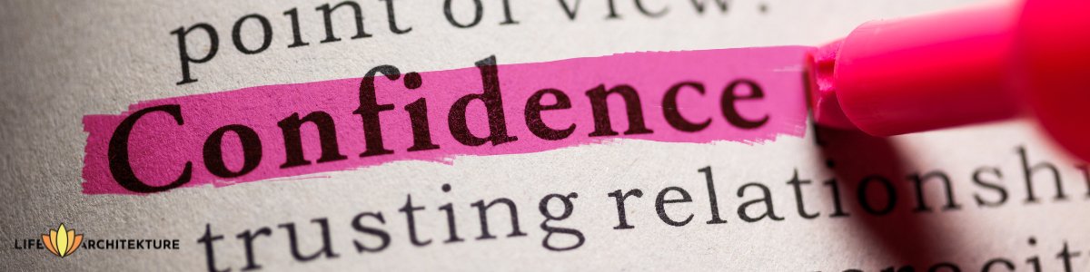 word confidence highlighted in pink in a dictionnary