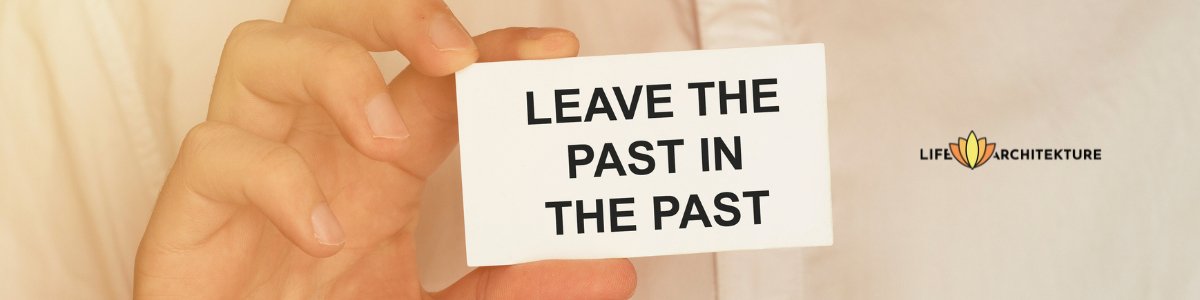 man holding a note saying to leave the past in the past