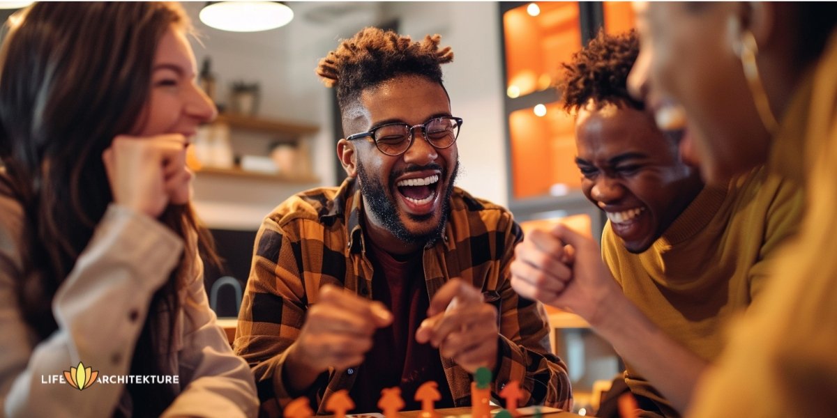 Menschen, die sich sozial selbstbewusst fühlen, spielen ein Brettspiel auf einer Hausparty und feiern ihre Siege