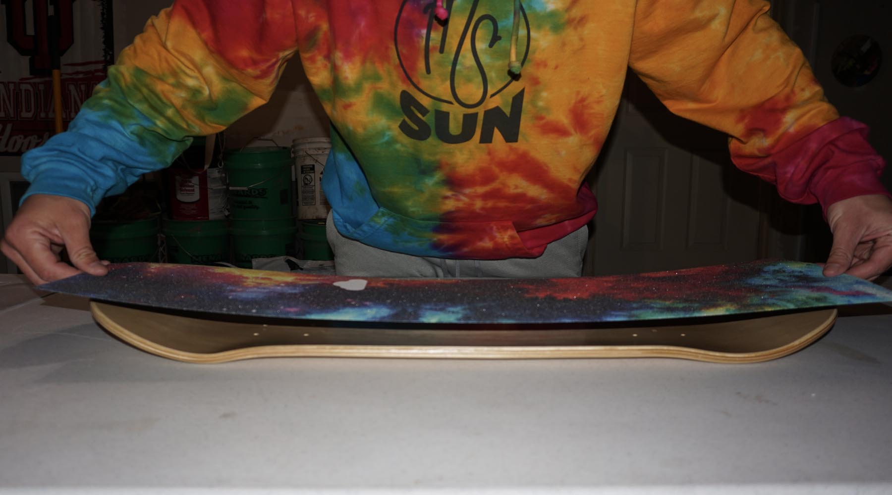 How to apply grip tape to a skateboard - image 2