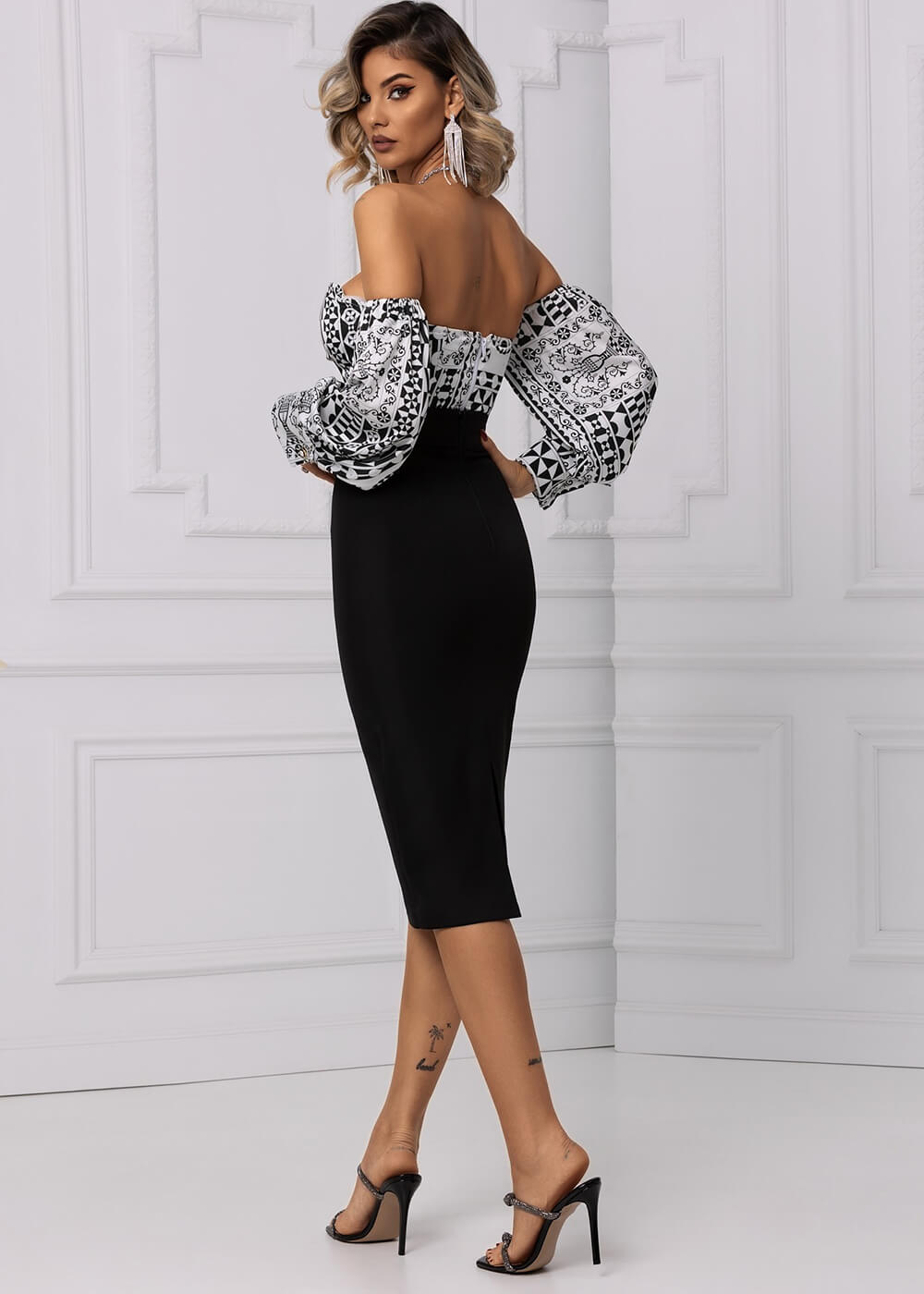 Falda midi negra cónica, con cremallera en y cintura alta F –