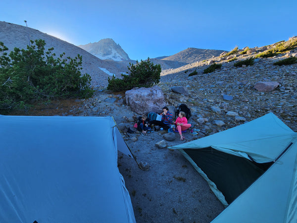 Mika and kids eat dinner on trail