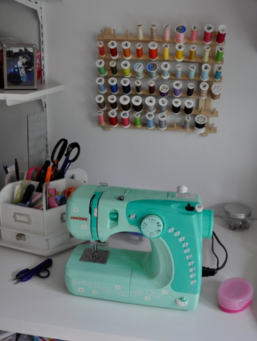 hello-kitty-janome-sewing-machine