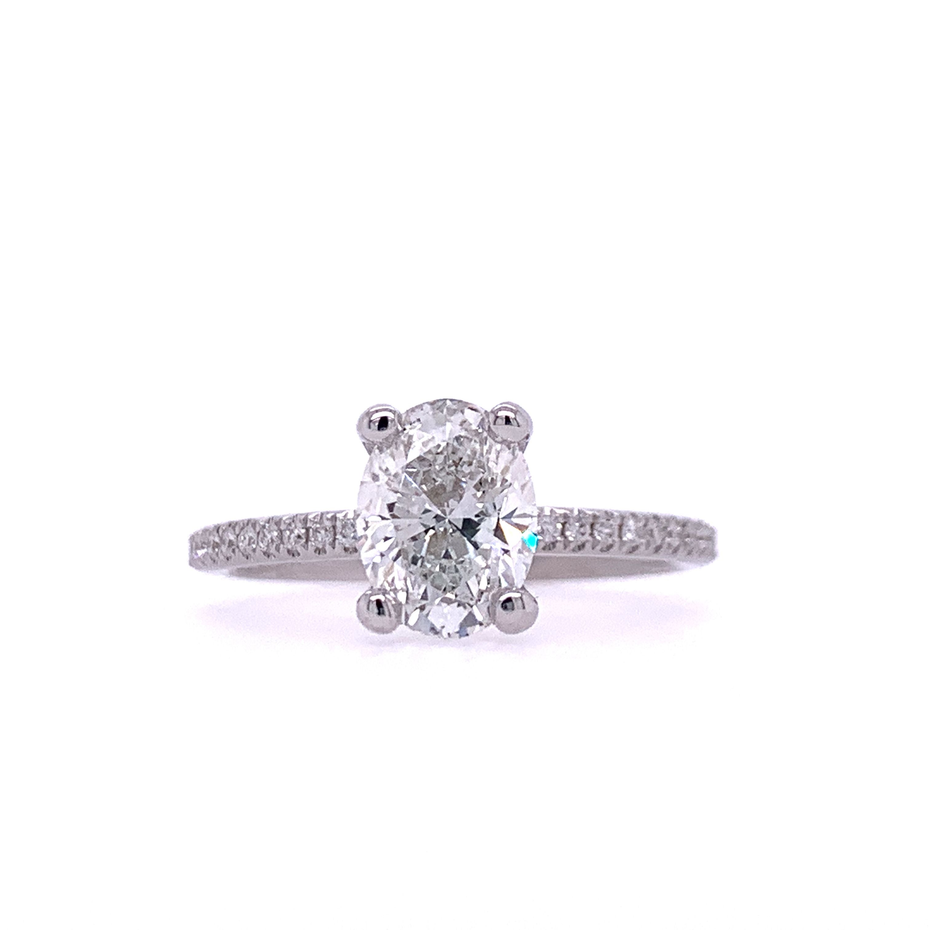 Classic Ring with Oval Diamond