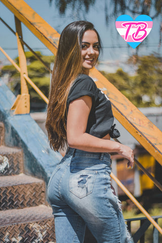 High Waisted Jeans with Tied Shirt - MtF Fashion Tips