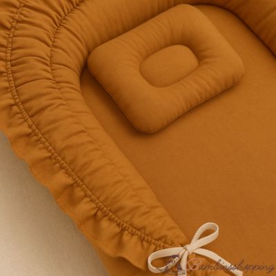 Réducteur de lit bébé - Beige amande zoom sur les détails