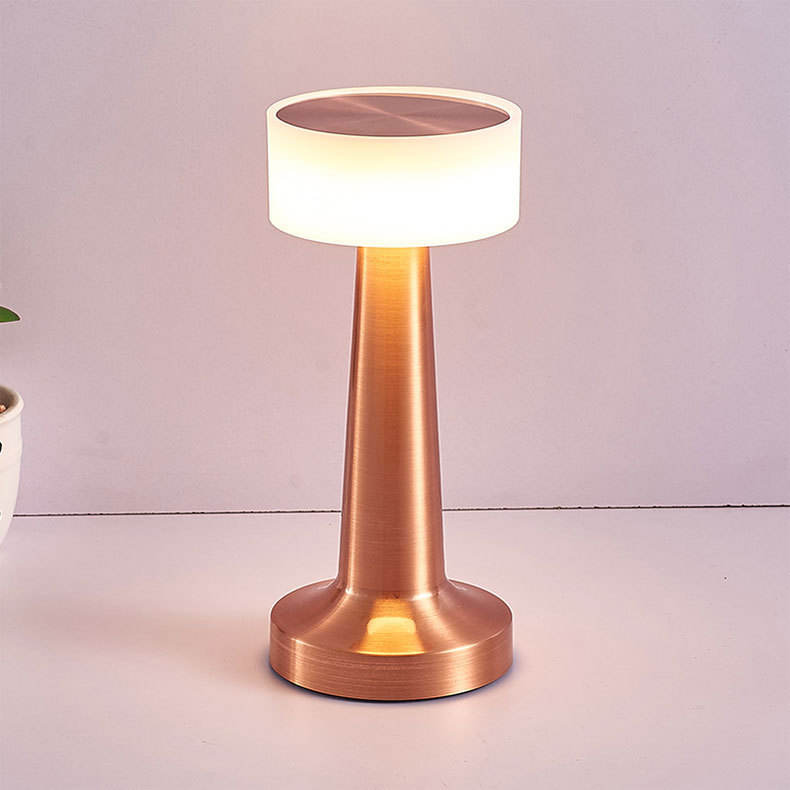 Lampe de Table en Métal à Variation Tactile pour une Ambiance Chaleureuse