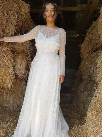 Sabina Motasem minimal wedding dress