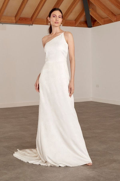 Best wedding dress for broad shoulders - bride wearing a one shoulder wedding dress