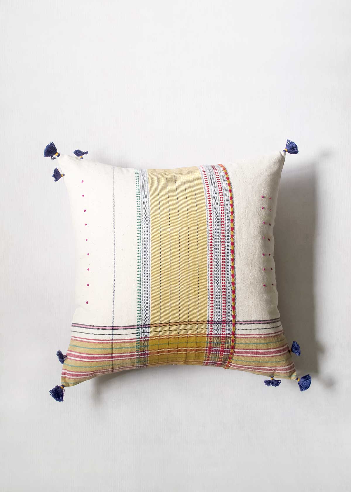 Injiri: Artisanal Home Textiles, Handwoven in India - Minzuu